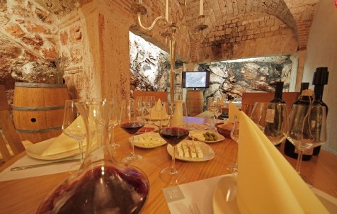 Island Hvar & wine tasting - Exclusive private speedboat tour